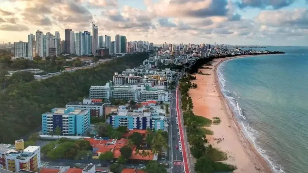 Para&iacute;ba em movimento: turismo, economia e o potencial da m&iacute;dia OOH no estado