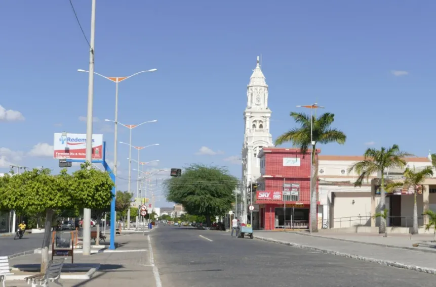 Monteiro (PB): import&acirc;ncia regional e oportunidades para m&iacute;dia OOH no cariri paraibano